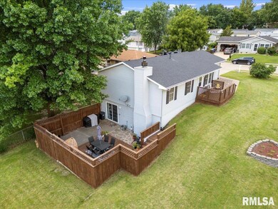 2303 W 57th St, Davenport, IA 52806 - photo 4