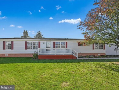 117 W Spruce St, Palmyra, PA 17078 - photo 2