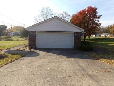 1409 Dorris Heights Rd, Harrisburg, IL 62946 - photo 5