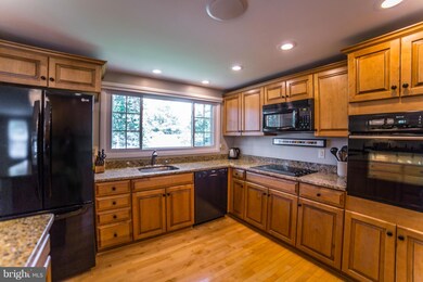 4416 Middle Ridge Dr, Fairfax, VA 22033 - photo 7