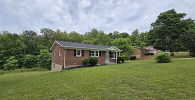 1802 Mapleton Dr, Callands, VA 24530 - photo 7