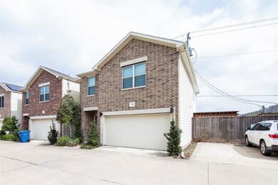 3704 Main Aspen Dr, Houston, TX 77025 - photo 2