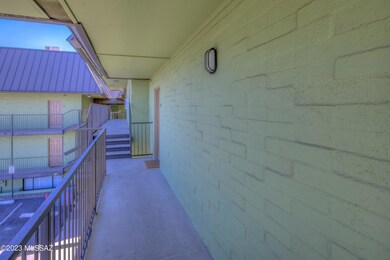 5 Exterior photo e