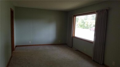 704 E 15th St S, Newton, IA 50208 - photo 3