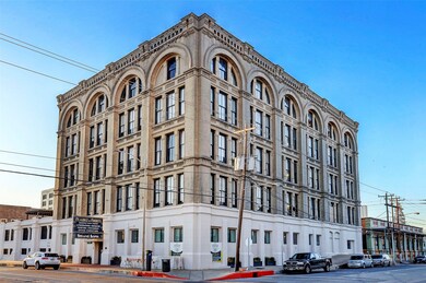 Historic, walkable neighborhood with restaurants,