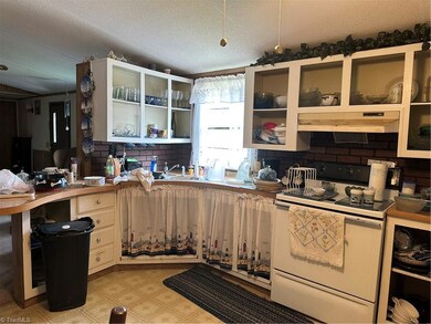 4832 Vienna Dozier Rd, Pfafftown, NC 27040 - photo 5