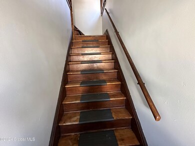 unlisted-address, Albany, NY 12209 - photo 4