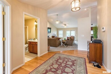 4801 N Division St unit B, Davenport, IA 52806 - photo 2