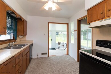 3906 Aurora Ave, Des Moines, IA 50310 - photo 6