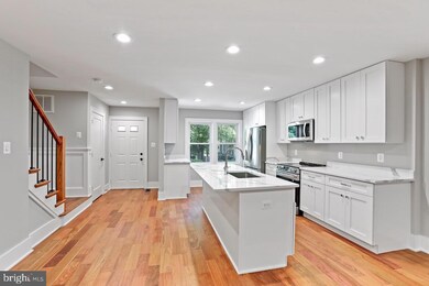 9585 Blake Park Ct, Fairfax, VA 22031 - photo 5