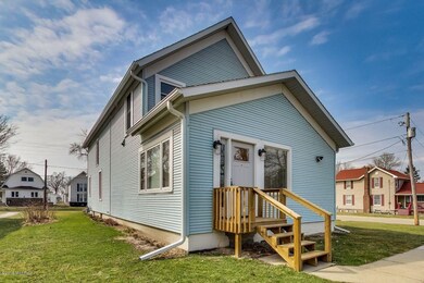 601 S Elm St, Three Oaks, MI 49128 - photo 7