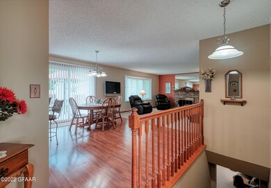 2328 W Springbrook Ct, Grand Forks, ND 58201 - photo 5