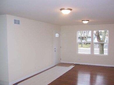 17 Cardinal Ln, Carpentersville, IL 60110 - photo 4