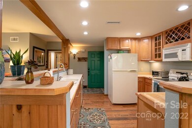 222 Creekside Way unit D-202, Burnsville, NC 28714 - photo 5