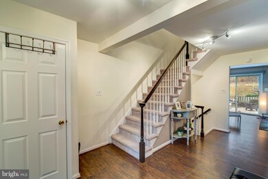 7907 Bethelen Woods Ln, Springfield, VA 22153 - photo 3