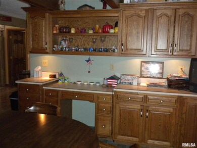 831 S Plum St, Virginia, IL 62691 - photo 6