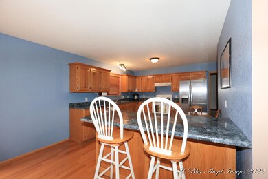 Breakfast bar to kitchen