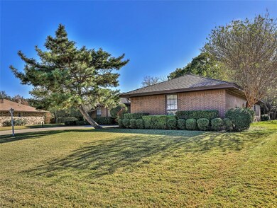 4005 Aragon Dr, Fort Worth, TX 76133 - photo 2