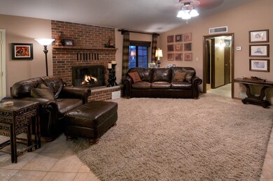 FAMILY RM WITH FIREPLACE