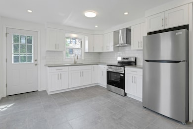 22 Hackett Cir N, Stamford, CT 06906 - photo 3