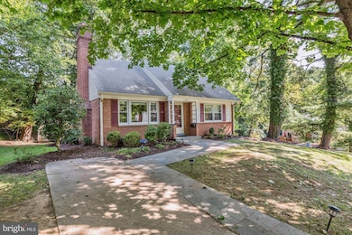 3601 Faircastle Dr, Chevy Chase, MD 20815 - photo 2