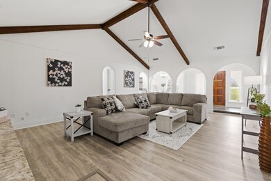 209 Roaring Springs Dr, Joshua, TX 76058 - photo 4