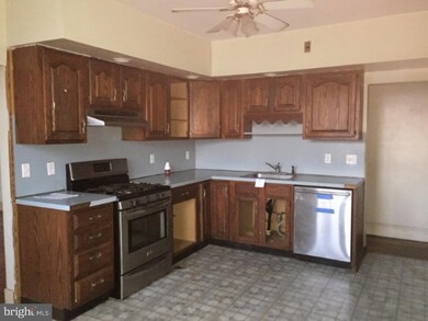 101 Crown Point Rd, Paulsboro, NJ 08066 - photo 7