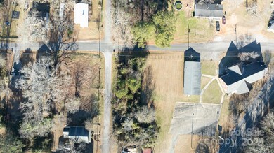 7 Wilson Ave, Great Falls, SC 29055 - photo 4