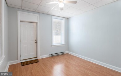 128 N Locust St, Hagerstown, MD 21740 - photo 2