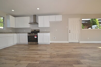 4506 Russell St, Houston, TX 77026 - photo 4