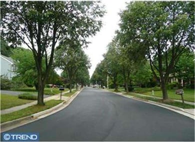 43 Sturbridge Dr E, Piscataway, NJ 08854 - photo 2