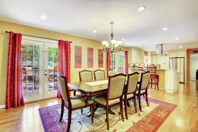09-Dining Room