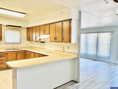 1800 Lakewood Ct, Eugene, OR 97402 - photo 4