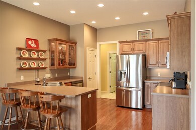 Large kitchen, well-equipped, and an eat-in kitche