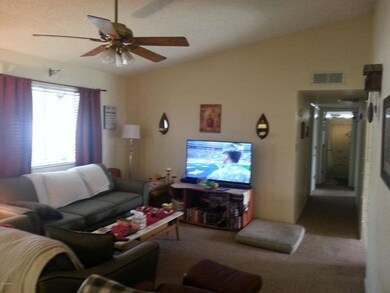 Family room w/Vaulted ceiling