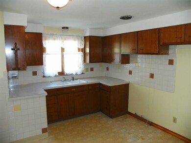 Eat-in-Kitchen