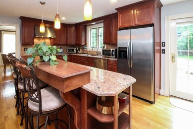 11 Olde Surrey Ln, Medway, MA 02053 - photo 5