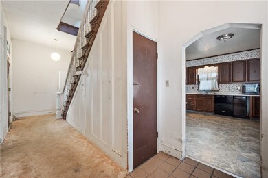side entrance to entry way. kitchen entrance and d