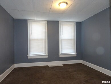 1527 W 6th St, Davenport, IA 52802 - photo 4