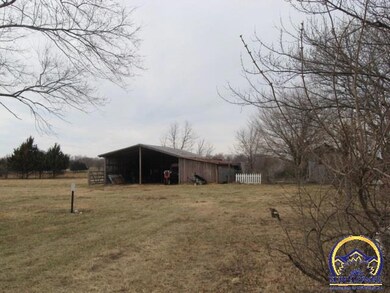 5127 SW Wanamaker Rd, Topeka, KS 66610 - photo 4