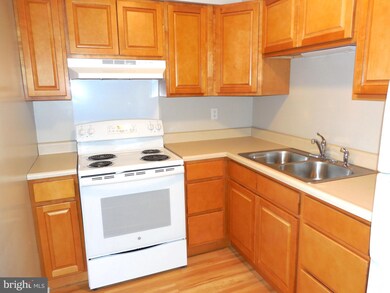 505 E Highland Ave unit 8, Wilmington, DE 19804 - photo 3