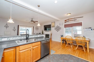 80 Trinity Cir unit B, Rochester, NH 03839 - photo 4