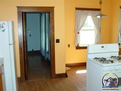 102 Madison St, Oskaloosa, KS 66066 - photo 3