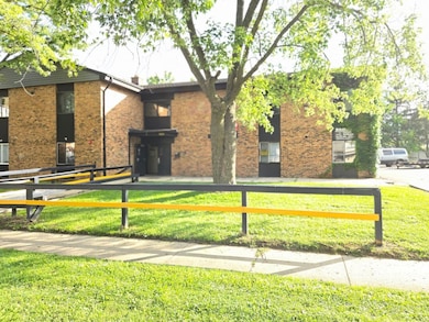 924 Greenbrier Rd, de Kalb, IL 60115 - photo 2