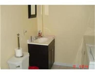 318 Lancaster Ave unit 1, West Springfield, MA 01089 - photo 3