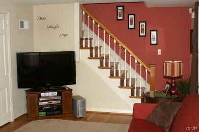 441 Robin Rd, Allentown, PA 18104 - photo 3