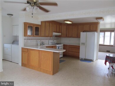 526 Crotzer Ave, Folcroft, PA 19032 - photo 3