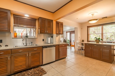 Kitchen and Breakfast Lounge