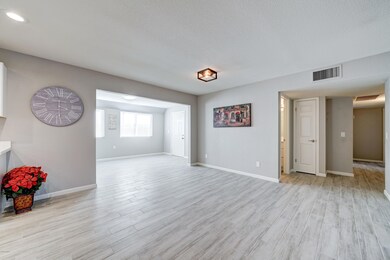 707 E Peppertree-8