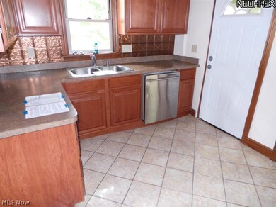 1446 Rowland Ave NE, Canton, OH 44705 - photo 2